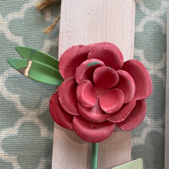 Wooden Fence Hello Spring Decor with Metal Flowers - Picture 4 of 6